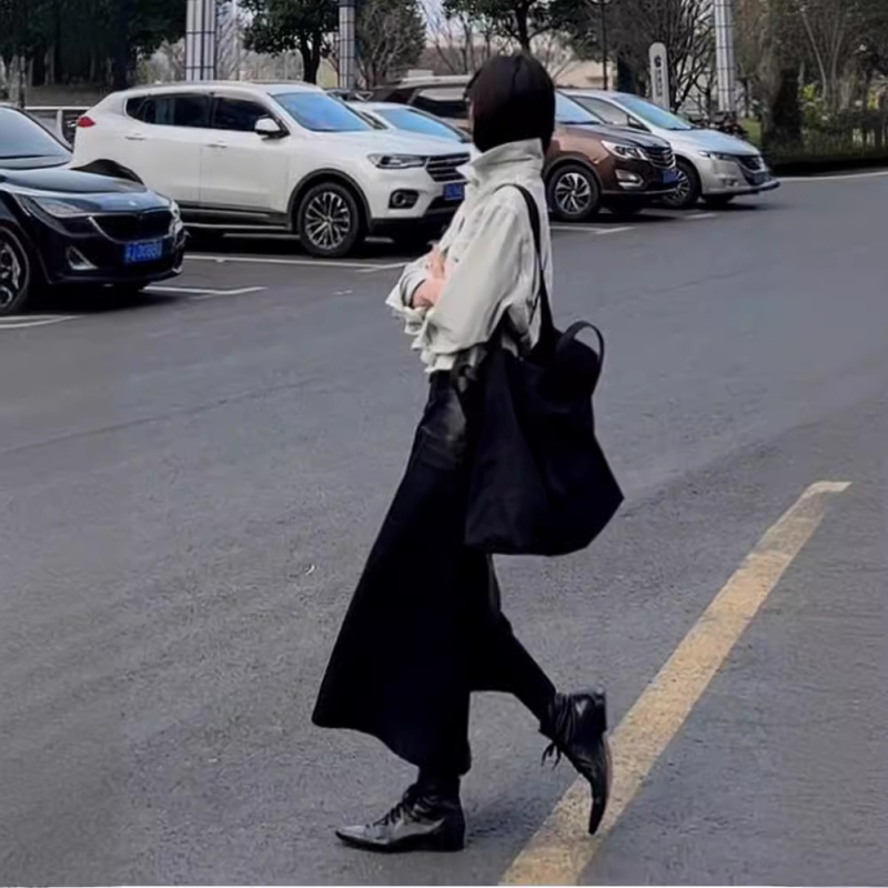 Къс полиестерен жакет с поло яка, свободна кройка, едноцветен, едноредово закопчаване