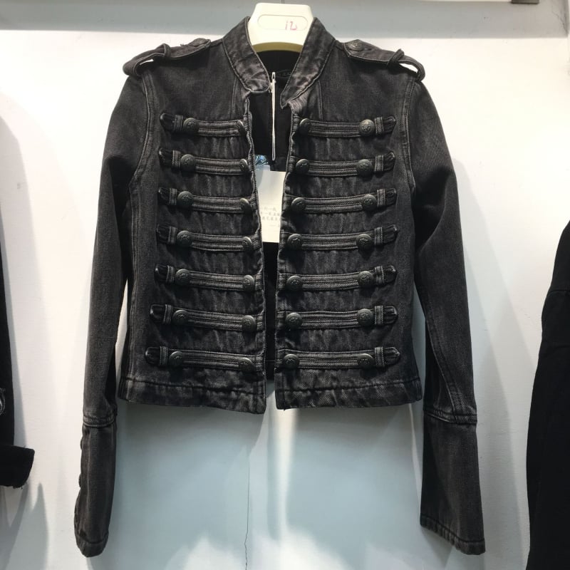 Деним яке в военен стил, с двойно ред копчета, панелно пришиване, тясна кройка