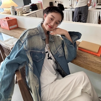 Γυναικείο τζιν μπουφάν, χαλαρή γραμμή, γιακά πόλο, μακριά μανίκια, μακρύ μήκος, πολυεστερικό μείγμα 30–50%