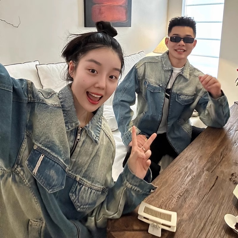 Γυναικείο τζιν μπουφάν, χαλαρή γραμμή, γιακά πόλο, μακριά μανίκια, μακρύ μήκος, πολυεστερικό μείγμα 30–50%