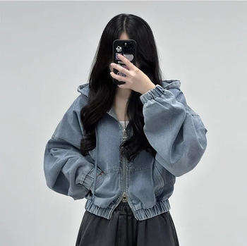 Ženska denim jakna s kapuljom, ležernog kroja, dvostruki zatvarač, kratka duljina, jednobojni uzorak, poliester materijal