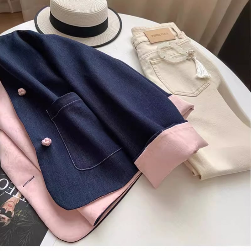 Kaput od denima s denim satenskim žakardom, dvostruko nošenje, ženski proljetni ležerni kratki kaput; okrugli ovratnik, dugi rukavi, duljina 50–65 cm