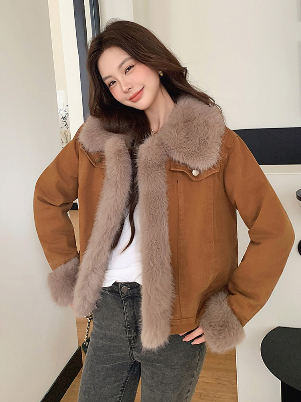 Jachetă denim cu guler din blană de vulpe pentru femei, material bumbac, mâneci lungi, croială regulară, lungime 50–65 cm