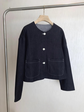 Poliesterski kaput s polo ovratnikom, dugi rukavi, ležernog kroja, srednja duljina 50-65 cm, korejski casual stil