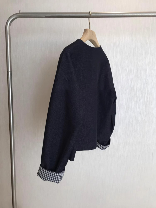 Poliesterski kaput s polo ovratnikom, dugi rukavi, ležernog kroja, srednja duljina 50-65 cm, korejski casual stil