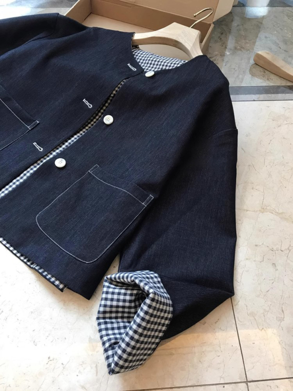 Poliesterski kaput s polo ovratnikom, dugi rukavi, ležernog kroja, srednja duljina 50-65 cm, korejski casual stil