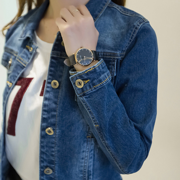 Ženska traper jakna, slim kroj, kratka duljina, dugi rukavi, ovratnik s reverom, pamuk 71–80%, akrilna podstava