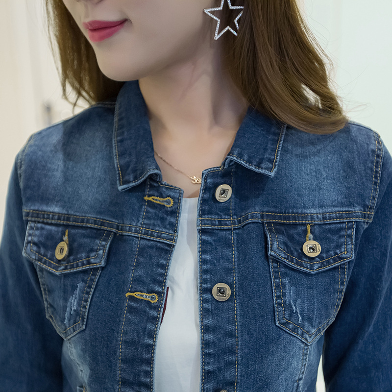 Ženska traper jakna, slim kroj, kratka duljina, dugi rukavi, ovratnik s reverom, pamuk 71–80%, akrilna podstava