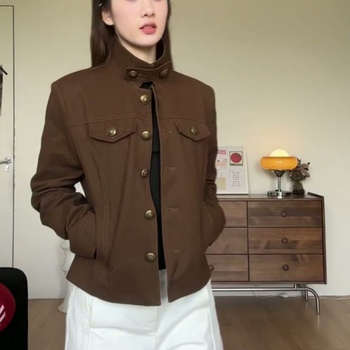 Kratka jakna s polo ovratnikom, chenille tkanina, dugi rukavi, jesen 2025, stil Royal Sister.