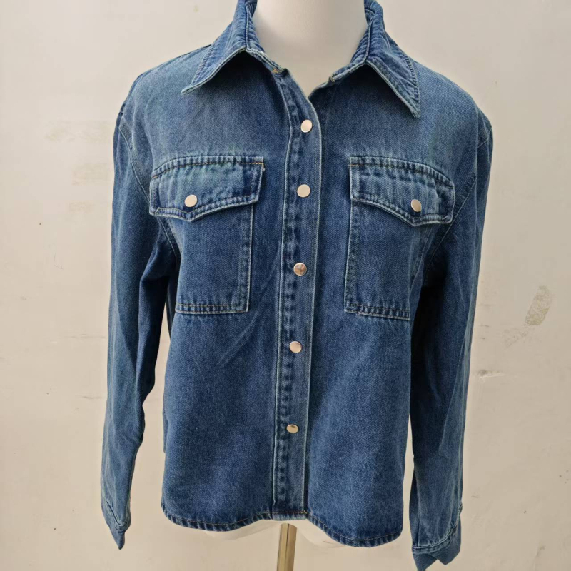 Plava denim košuljno-jakna inspirirana stilom Ni Ni, opušteni retro casual kroj, dugi rukavi