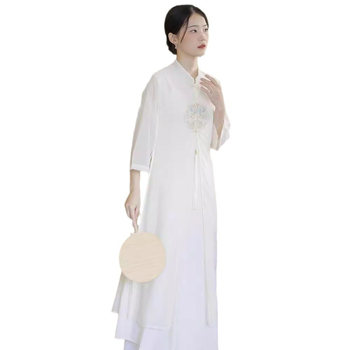 Izšūta Qipao kleita no šifona, poliester 70–80% (Pavasara 2023)