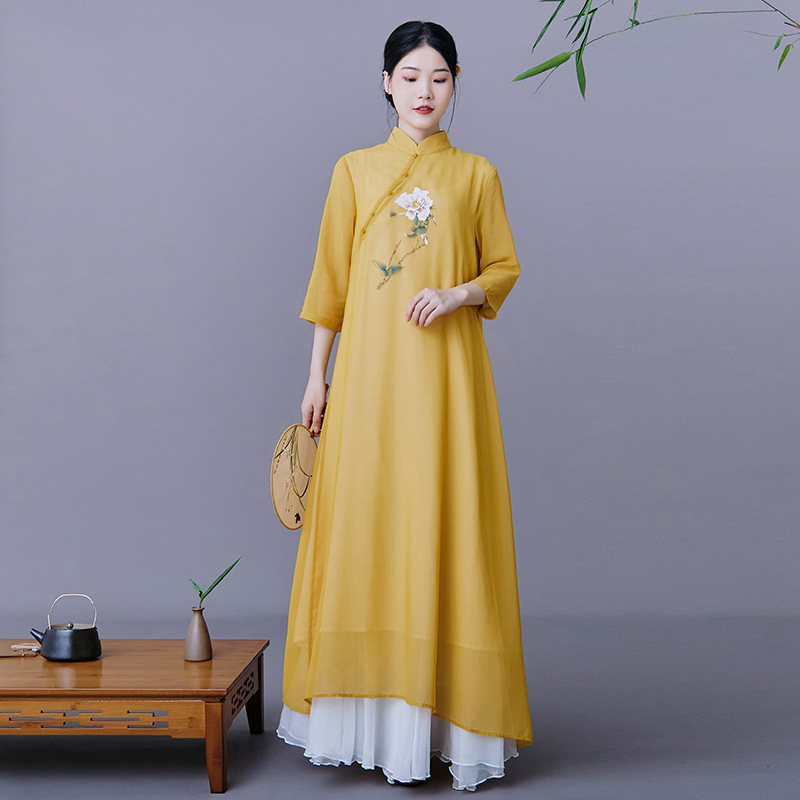 Рокля вдъхновена от ханфу, есенен ROC стил, Zen чай мотиви, принтована шифонена рокля с колаж детайли; материя: смеси химически влакна; основна материя: полиестер; подплата: 70%; техника: колаж/сливане; сезон: есен