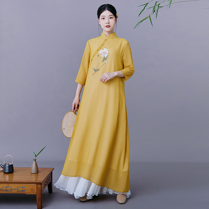 Рокля вдъхновена от ханфу, есенен ROC стил, Zen чай мотиви, принтована шифонена рокля с колаж детайли; материя: смеси химически влакна; основна материя: полиестер; подплата: 70%; техника: колаж/сливане; сезон: есен