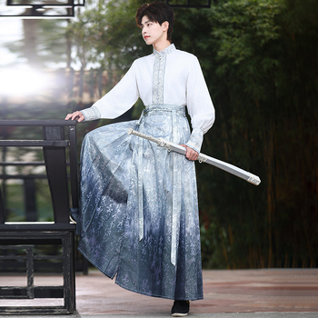 Hanfu nacionālā stila komplekts ar izšūtu ziedu motīvu, garas piedurknes, zirga sejas motīva svārki, kokvilnas diegs audums; galvenā materiāle: kazas āda; skolēnu uniformas komplekts