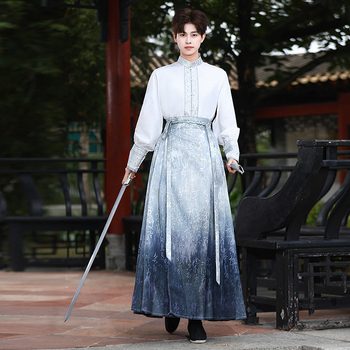 Hanfu nacionālā stila komplekts ar izšūtu ziedu motīvu, garas piedurknes, zirga sejas motīva svārki, kokvilnas diegs audums; galvenā materiāle: kazas āda; skolēnu uniformas komplekts