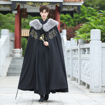 Augstākais platums lakats ar mākslīgās lapsas kažokāles apkakli, ārējais materiāls – kazas āda, iekšējais – kokvilnas diegs, fleece pildījums, seno stilu — vasara 2022 saraksts