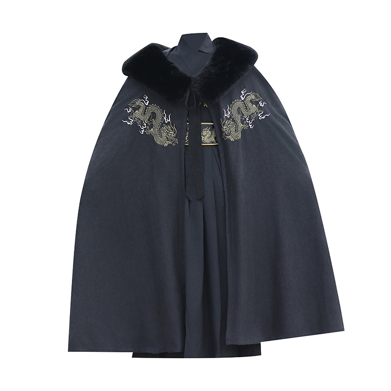 Augstākais platums lakats ar mākslīgās lapsas kažokāles apkakli, ārējais materiāls – kazas āda, iekšējais – kokvilnas diegs, fleece pildījums, seno stilu — vasara 2022 saraksts