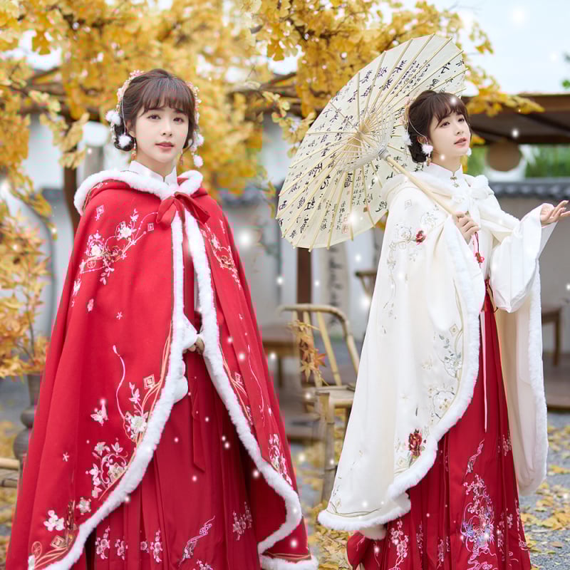 Дамско наметало в китайски стил с бродерия, подплатено с флис, дебело. Плат: памучна прежда; основен материал: кожа от коза; пускано през лято 2022