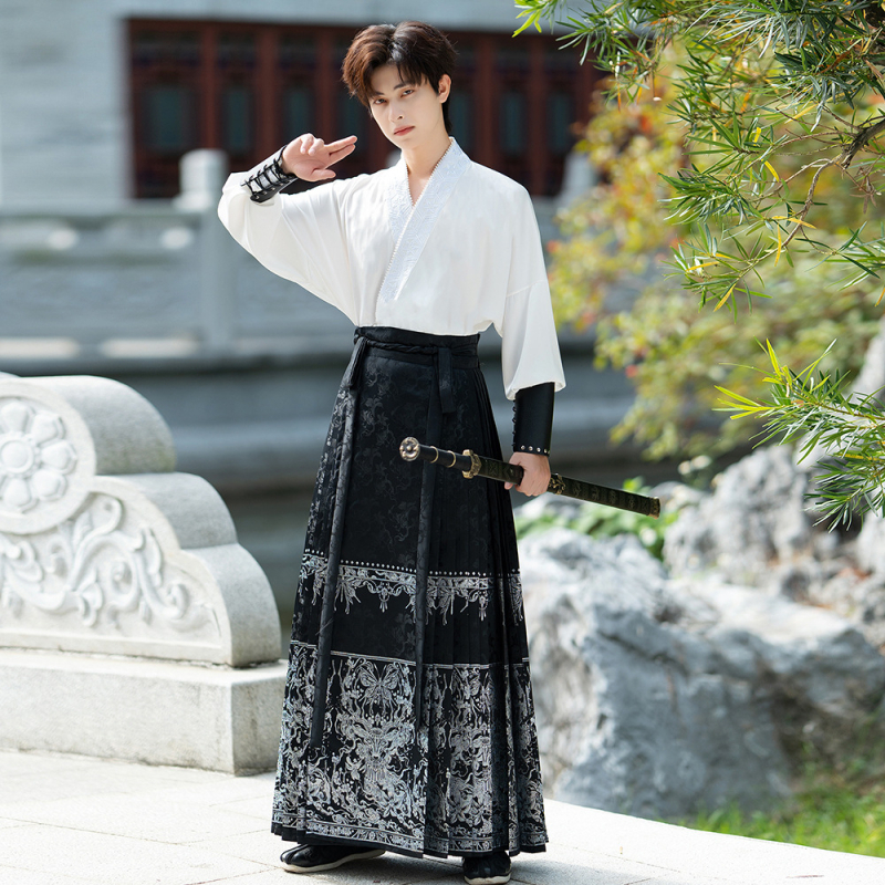 Hanfu komplektas kasdieniam naudojimui, medvilnės audinys, 30–50% medvilnės turinys, universalus naudojimas, auksinės detalės