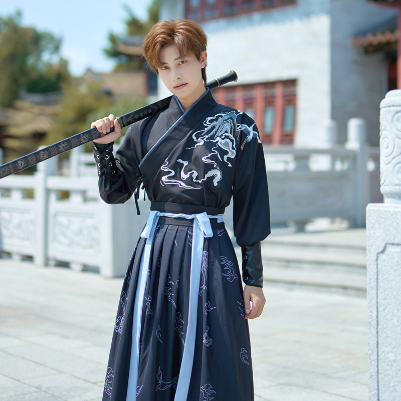 Set kostýmov pre pár v starovekej čínskej štýle s mečom a študentom; tkanina bavlnené vlákna; hlavný materiál: polyester; polyester <30%; letné vydanie 2022