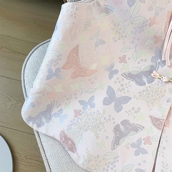 Ženski jacquard vest kardigan s uzorkom biljnih cvjetova, mali stojeći ovratnik, resice s gumbima; pamučna pređa; glavna tkanina: kozja koža; model Hyun nishi-8706