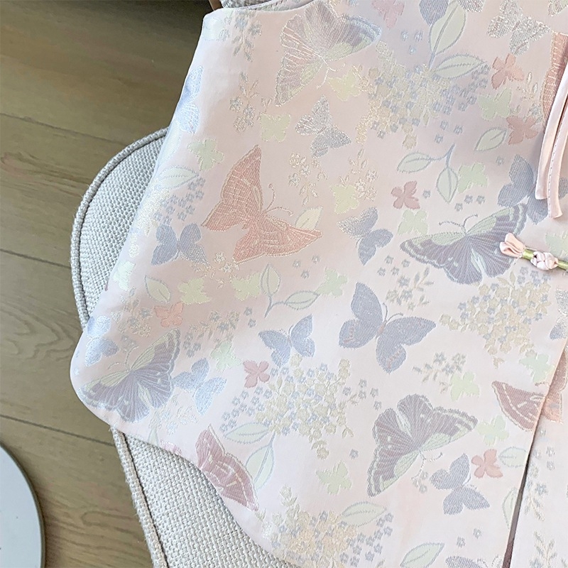 Ženski jacquard vest kardigan s uzorkom biljnih cvjetova, mali stojeći ovratnik, resice s gumbima; pamučna pređa; glavna tkanina: kozja koža; model Hyun nishi-8706