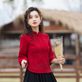 Set odjeće u Tang stilu s Hanfu inspiracijom, top u cheongsama stilu s kineskim čvorovima na kopčama, proljeće-ljeto