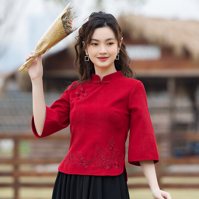 Set odjeće u Tang stilu s Hanfu inspiracijom, top u cheongsama stilu s kineskim čvorovima na kopčama, proljeće-ljeto