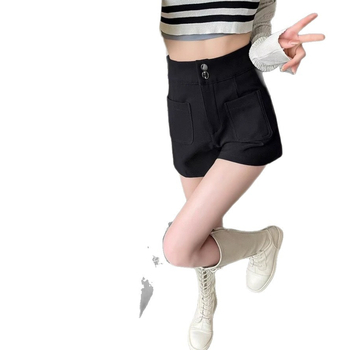 Γυναικεία φαρδιά σορτς σε γραμμή Α με patchwork, πολυεστέρας, μέση, μήκος ¾