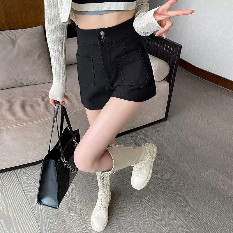 Γυναικεία φαρδιά σορτς σε γραμμή Α με patchwork, πολυεστέρας, μέση, μήκος ¾