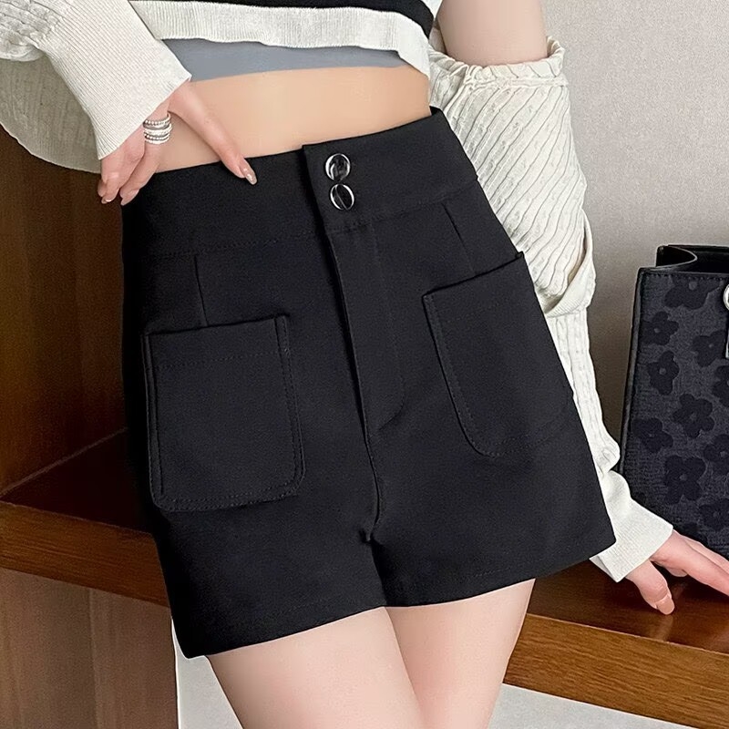 Γυναικεία φαρδιά σορτς σε γραμμή Α με patchwork, πολυεστέρας, μέση, μήκος ¾