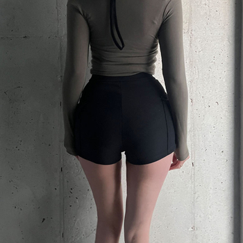 Deminiai džinsai su aukštu liemeniu, siauras kirpimas, iki tris ketvirčiai ilgio, dvi kišenės