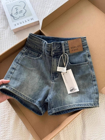 Džinsiniai šortai su žemu juosmeniu, tiesus kirpimas, vidutinė elastingumas, medvilnės–džins audinys 30–50% medvilnės