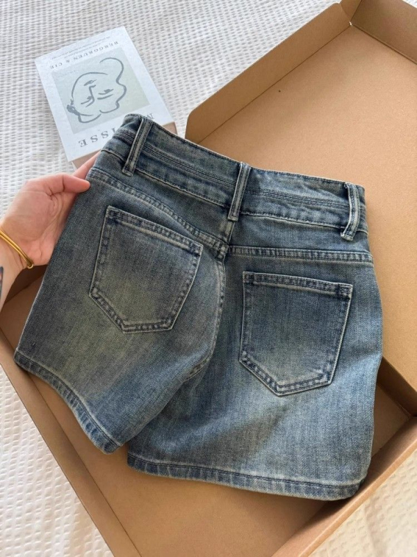 Džinsiniai šortai su žemu juosmeniu, tiesus kirpimas, vidutinė elastingumas, medvilnės–džins audinys 30–50% medvilnės