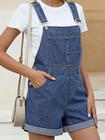 Moteriški džinsiniai šortai su reguliuojamomis dirželėmis, apvynioti kraštai, aukštas juosmuo, išplauto apdaila, medvilnės-elastano mišinys