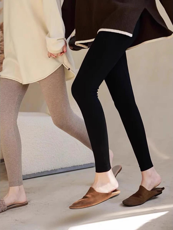 Дамски зимни леггинси от кашмирена смес (30–50%), топли и еластични, висок талия за контрол на корема, плътно прилепнали за йога