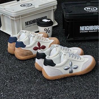 Pantofi sport pentru femei din piele naturală - talpa joasă, șireturi în față, căptușeală din plasă respirabilă, talpă din cauciuc, branț din piele de porc