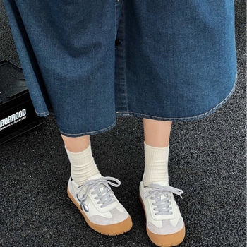 Pantofi sport pentru femei din piele naturală - talpa joasă, șireturi în față, căptușeală din plasă respirabilă, talpă din cauciuc, branț din piele de porc