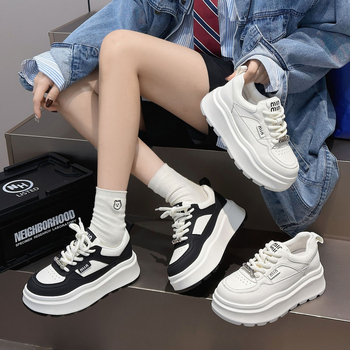 Pantofi sport pentru femei cu platformă, înălțime a tocului 6–8 cm, piele naturală, stil casual zilnic, Primăvara 2025