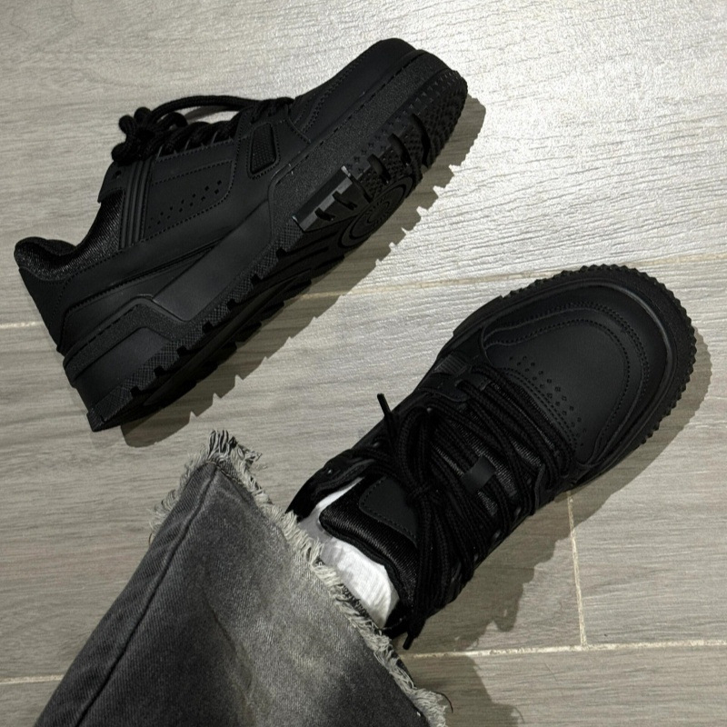 Дамски скейт обувки с горна част от синтетична кожа, нисък връх, антихлъзгаща подметка от гума с инжекционно формована технология, EVA стелка, закопчаване с кръстосани презрамки