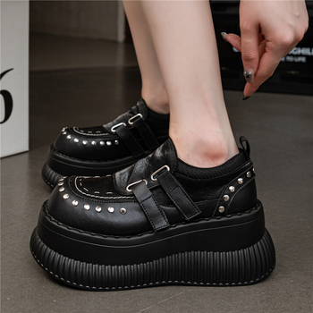 Женски пънк платформи маратонки с пирони, микрафибър горна част, PU подметка, закопчаване с велкро, нисък глезен, закрълен нос