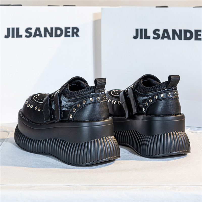 Женски пънк платформи маратонки с пирони, микрафибър горна част, PU подметка, закопчаване с велкро, нисък глезен, закрълен нос