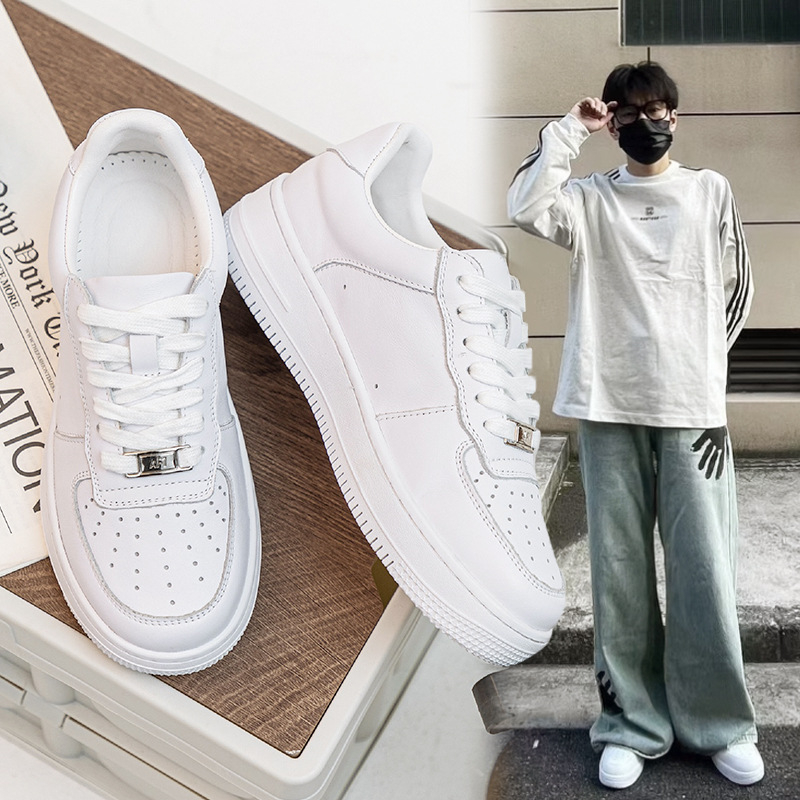 Spordistiili igapäevased jalatsid esimese kihiga lehmakarva ülemine, lambanahk sisemine, kummist tald, madal konts 1–3 cm, libisemiskindel ja niiskuse imendumine