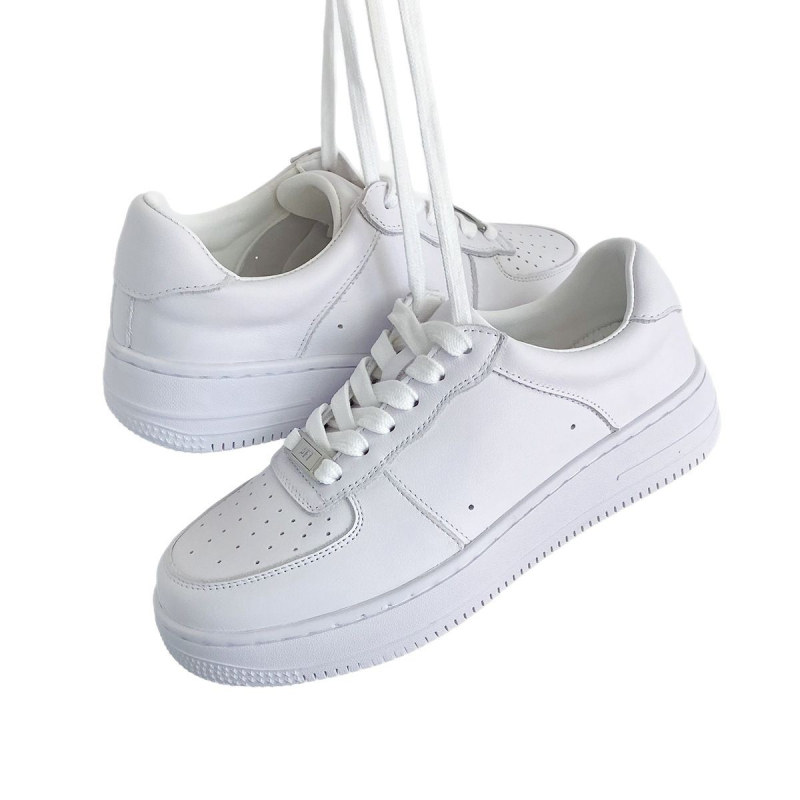 Spordistiili igapäevased jalatsid esimese kihiga lehmakarva ülemine, lambanahk sisemine, kummist tald, madal konts 1–3 cm, libisemiskindel ja niiskuse imendumine