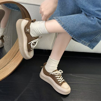 Pantofi sport din piele naturală pentru femei, partea superioară din piele de vită în două straturi, închidere cu șireturi, talpă din cauciuc cu platformă