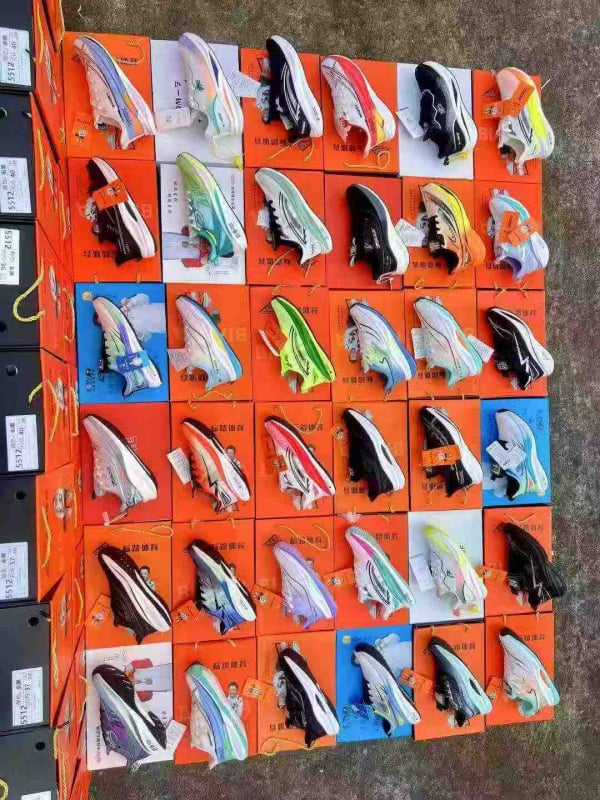 Unisex ταξιδιωτικά αθλητικά παπούτσια με ρίγες, πάνω μέρος από super fiber, σόλα από φυσικό καουτσούκ, αναπνέοντα, κορδόνια