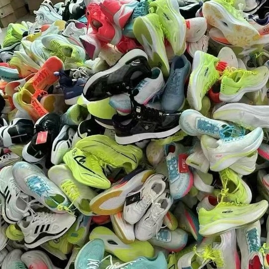 Αθλητικά παπούτσια τρεξίματος Unisex — διαπνοή, ελαφριά, γρήγορο στέγνωμα; άνω μέρος: TPU + συνθετικό δέρμα + ύφασμα; σόλα: καουτσούκ + MD + TPU; κλείσιμο: κορδόνια; πάτος: υφασμάτινη επένδυση; χαμηλό ύψος πάτου 1–3 εκ