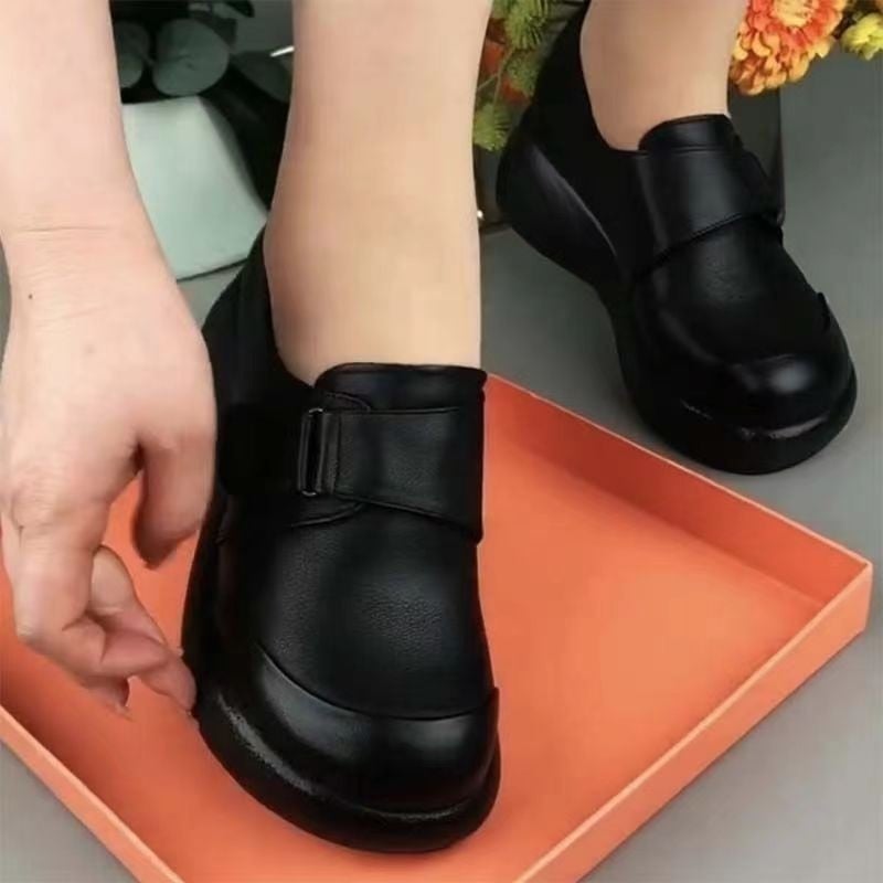 Ženske mokasice s klinastim potpeticom 3-5 cm, okrugli vrh, gornji dio od mikrovlakana, gumeni potplat, Velcro zatvaranje