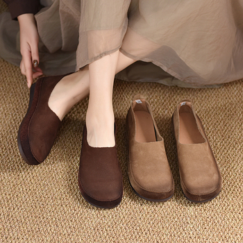 Pantofi dama cu talpă plată, vârf rotund, partea superioară din piele de vițel texturată, talpă din cauciuc, guler jos, toc plat 1-3 cm