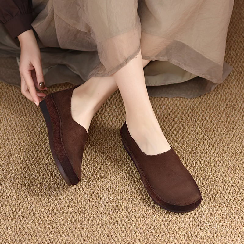 Pantofi dama cu talpă plată, vârf rotund, partea superioară din piele de vițel texturată, talpă din cauciuc, guler jos, toc plat 1-3 cm